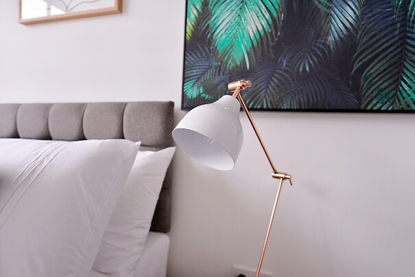 Woodrow lamp