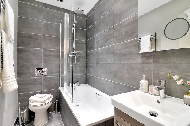 The Victory - Bathroom